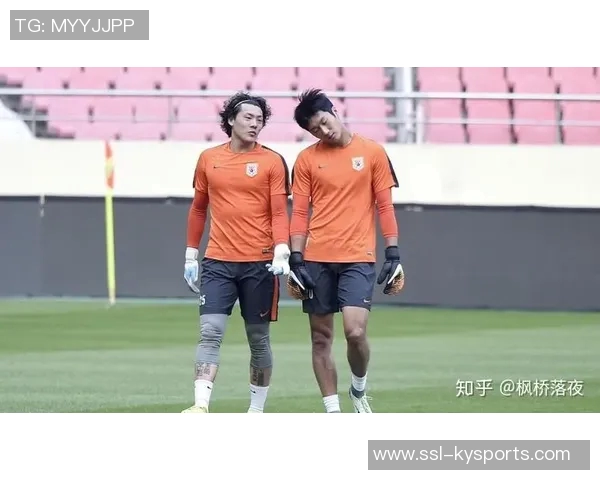 神奇扑救！王大雷在第18分钟成功挡住叶楚贵的近距离头球射门