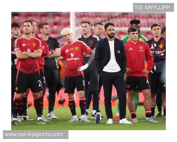 曼联主场失利引发积分混战四队同积18分三队紧随其后中游球队竞争激烈 曼联主场失利引发积分混战四队同积18分三队紧随其后中游球队竞争激烈